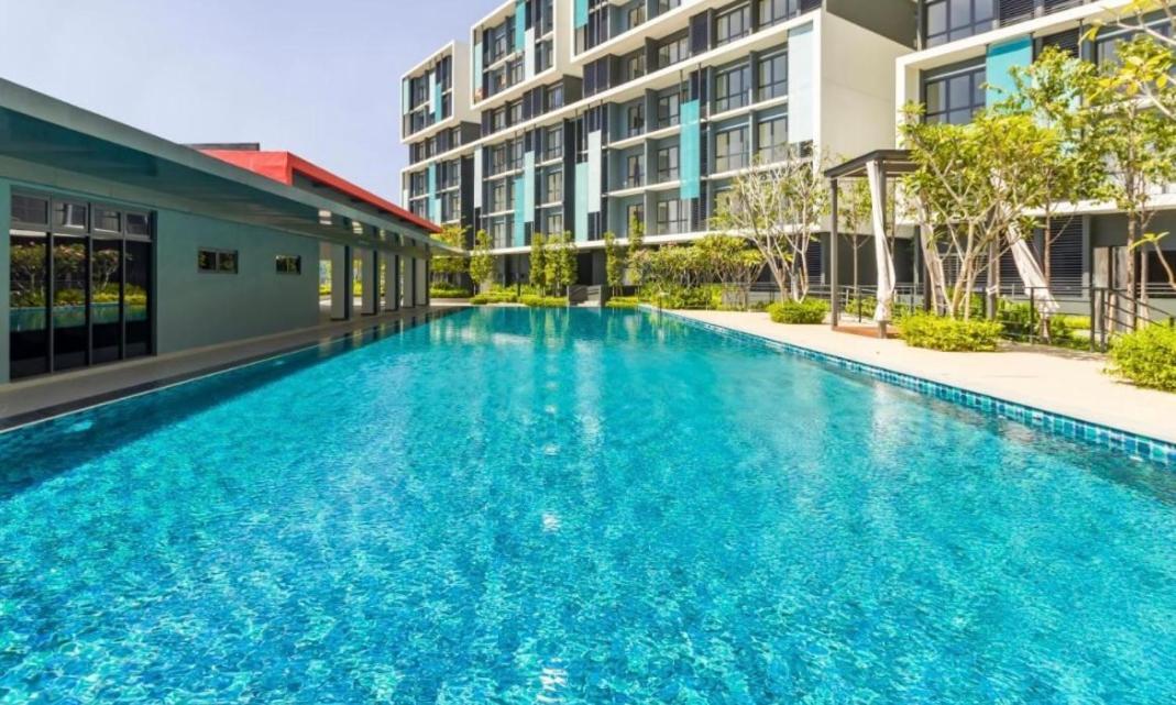 Core Soho Designer Suite @ Klia Сепанг Екстериор снимка