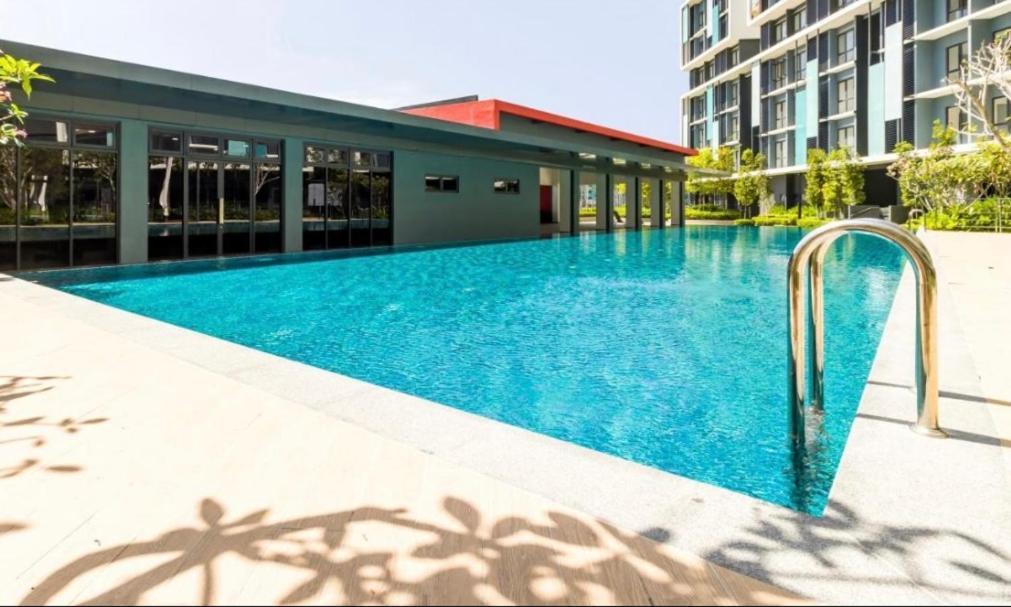 Core Soho Designer Suite @ Klia Сепанг Екстериор снимка
