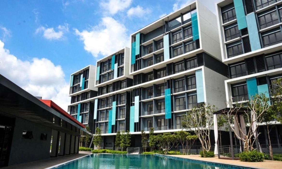 Core Soho Designer Suite @ Klia Сепанг Екстериор снимка